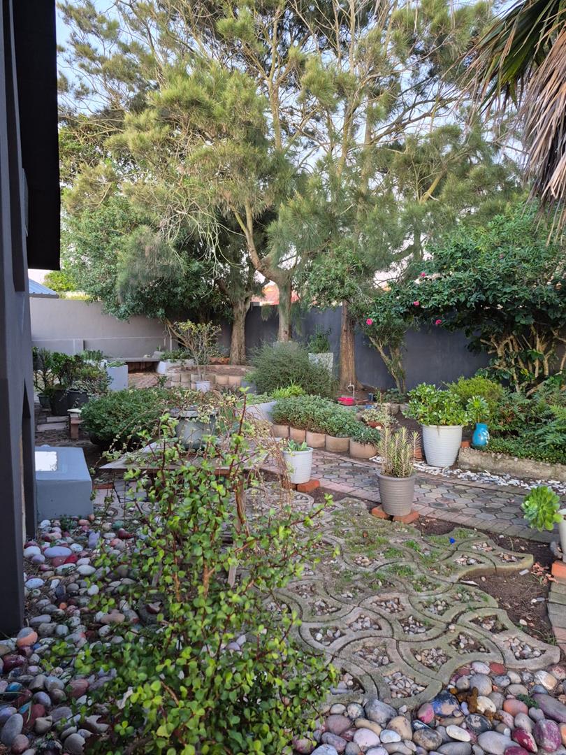 4 Bedroom Property for Sale in Mossel Bay Central Western Cape